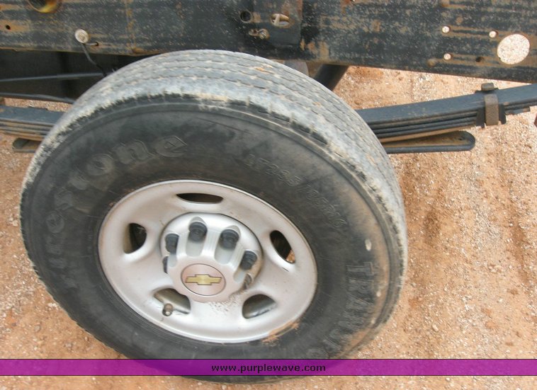 image for item 6321 2005 Chevrolet C2500HD Silverado pickup truck