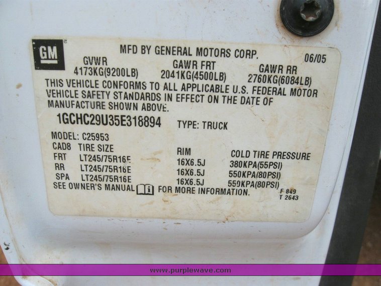 image for item 6321 2005 Chevrolet C2500HD Silverado pickup truck