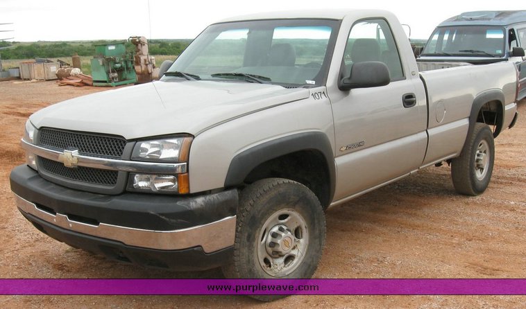 image for item 6322 2004 Chevrolet K2500HD Silverado pickup truck