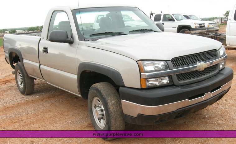 image for item 6322 2004 Chevrolet K2500HD Silverado pickup truck