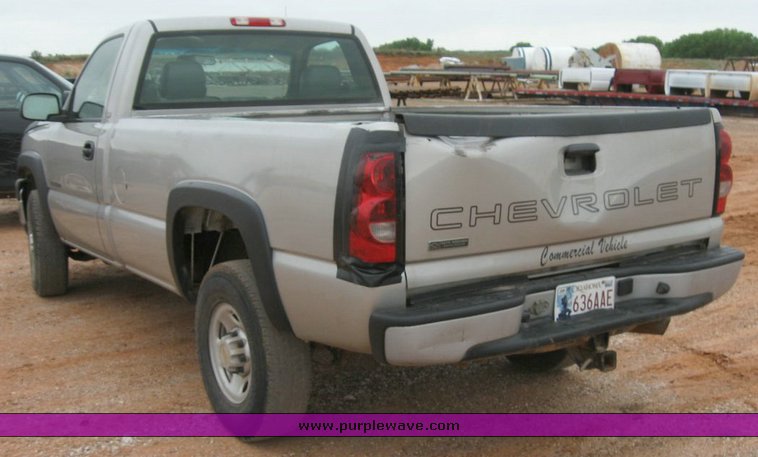 image for item 6322 2004 Chevrolet K2500HD Silverado pickup truck