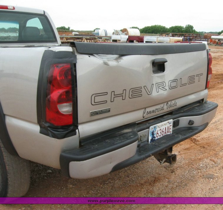 image for item 6322 2004 Chevrolet K2500HD Silverado pickup truck