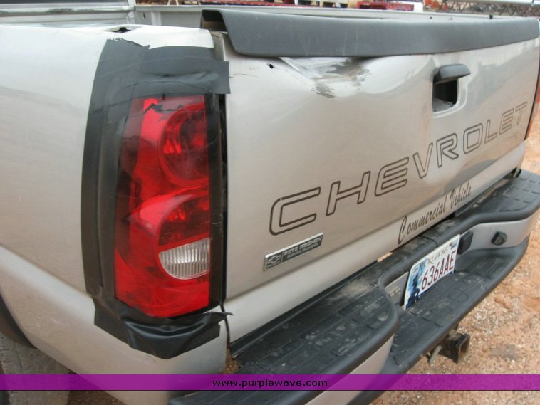 image for item 6322 2004 Chevrolet K2500HD Silverado pickup truck