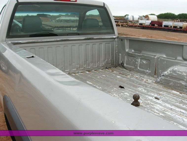 image for item 6322 2004 Chevrolet K2500HD Silverado pickup truck
