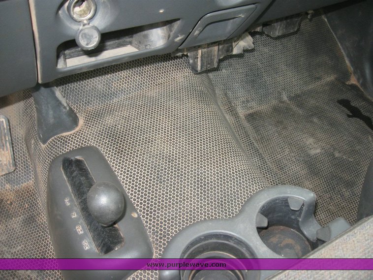 image for item 6322 2004 Chevrolet K2500HD Silverado pickup truck