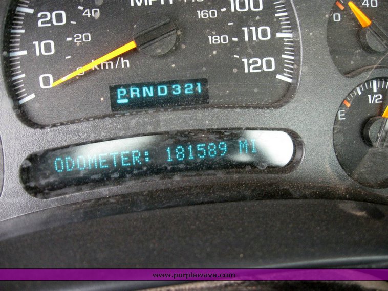 image for item 6322 2004 Chevrolet K2500HD Silverado pickup truck