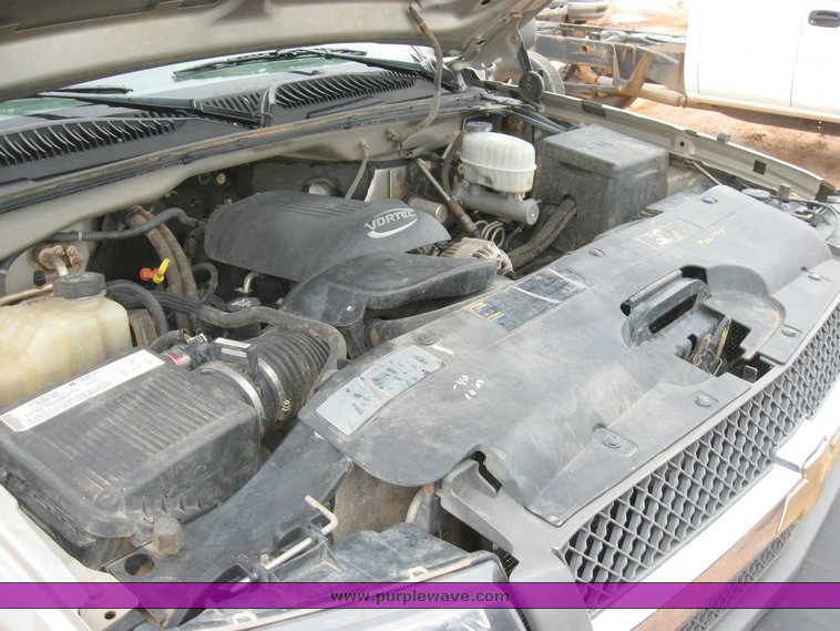 image for item 6322 2004 Chevrolet K2500HD Silverado pickup truck