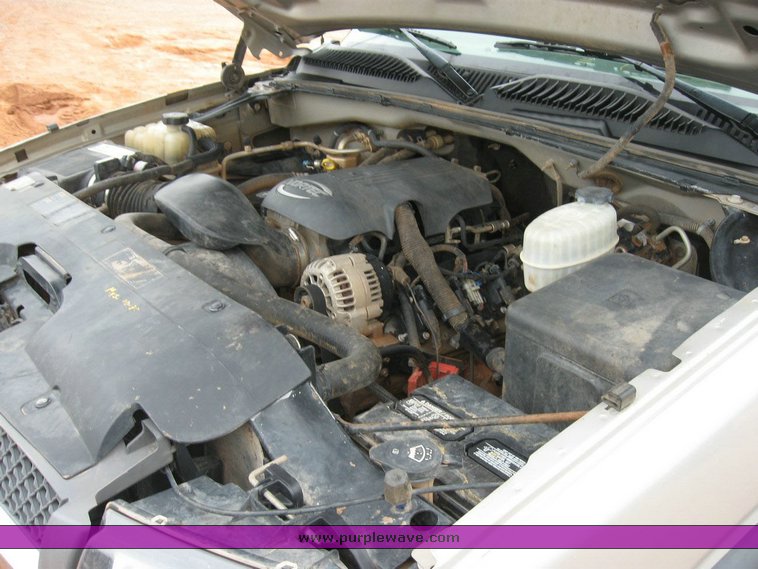 image for item 6322 2004 Chevrolet K2500HD Silverado pickup truck