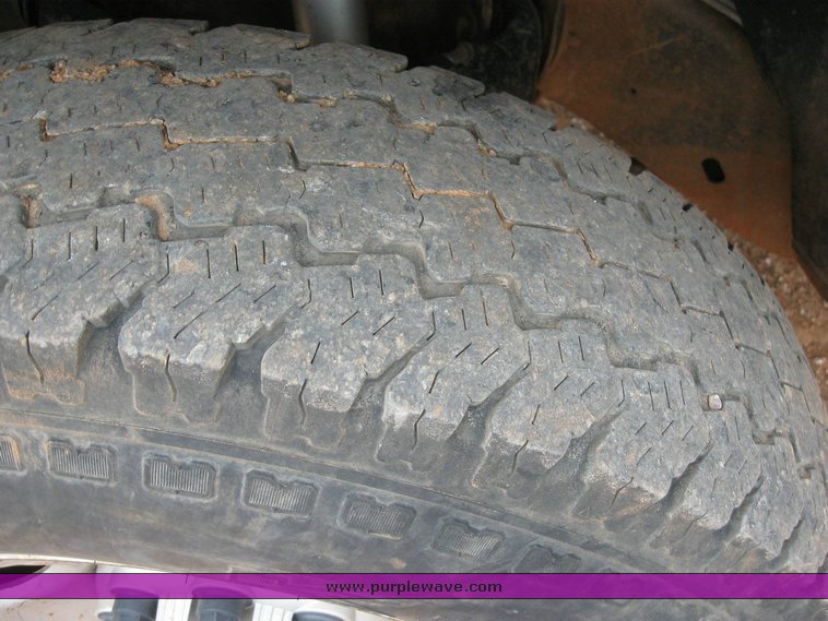 image for item 6322 2004 Chevrolet K2500HD Silverado pickup truck