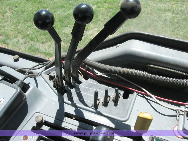 image for item 6511 1991 Case IH 7140 MFWD tractor with autosteer