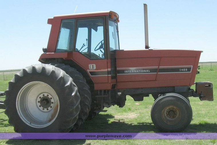 image for item 6520 1983 International 5488 tractor