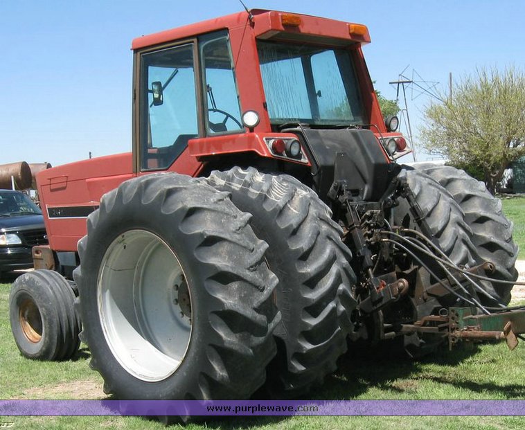 image for item 6520 1983 International 5488 tractor