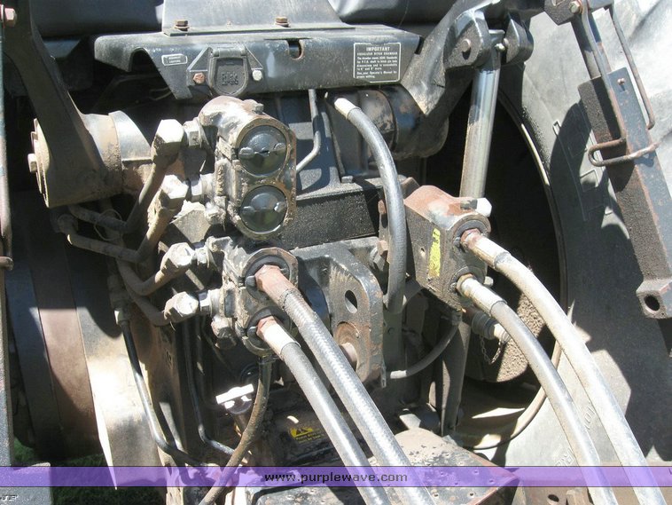 image for item 6520 1983 International 5488 tractor