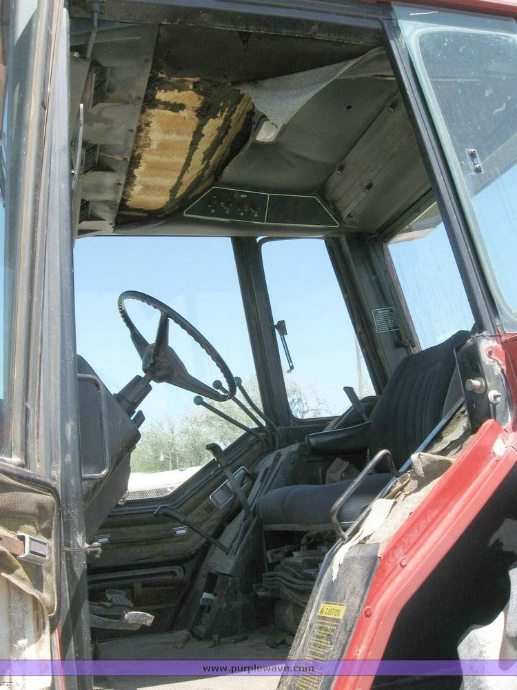 image for item 6520 1983 International 5488 tractor