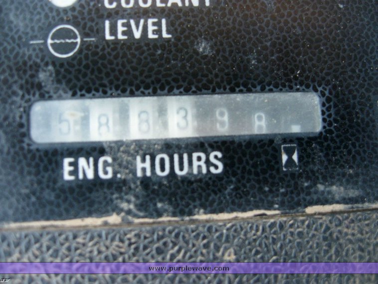 image for item 6520 1983 International 5488 tractor