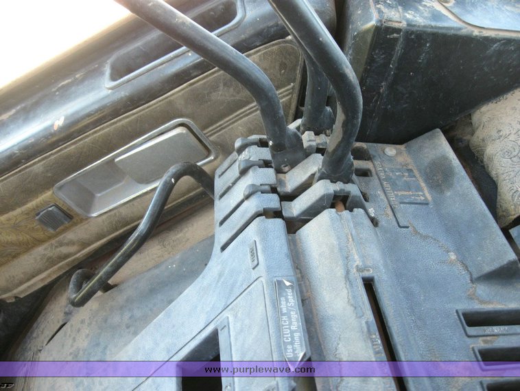 image for item 6520 1983 International 5488 tractor