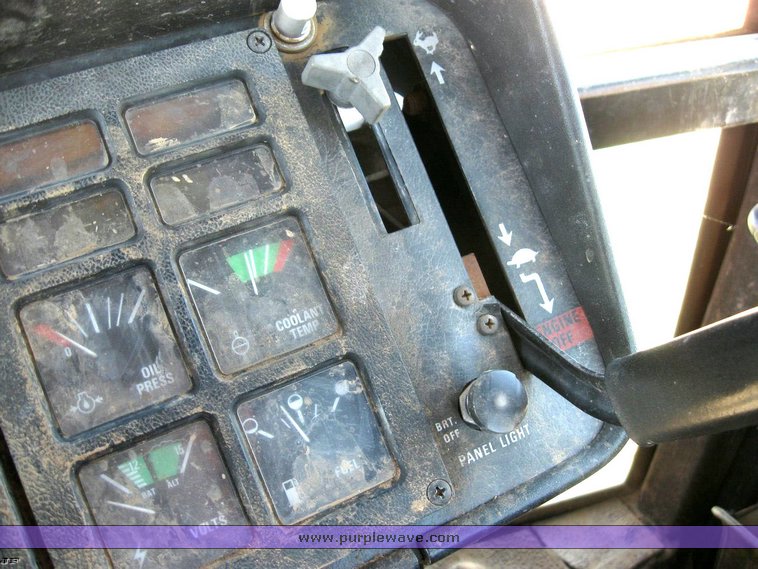 image for item 6520 1983 International 5488 tractor