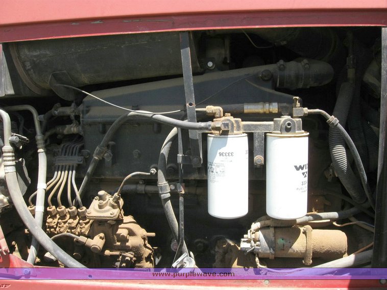 image for item 6520 1983 International 5488 tractor