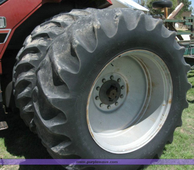 image for item 6520 1983 International 5488 tractor