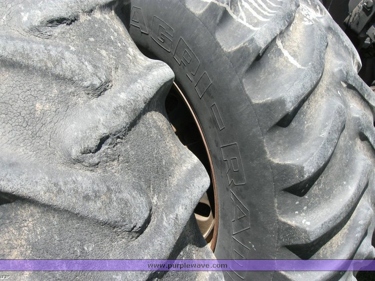 image for item 6520 1983 International 5488 tractor