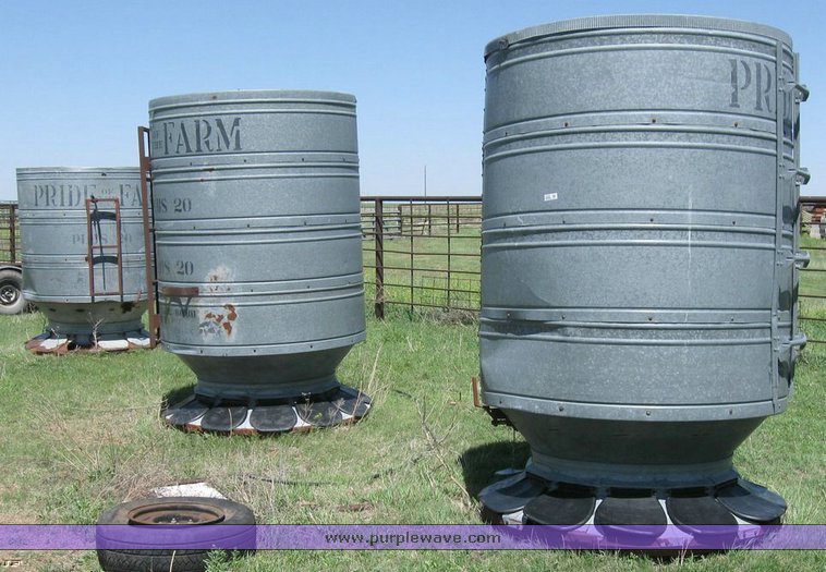 3 Pig Feeders Item 6526 6 2 2010