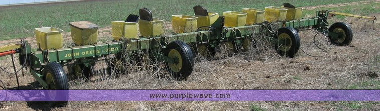 image for item 6534 John Deere 7100 ten row planter