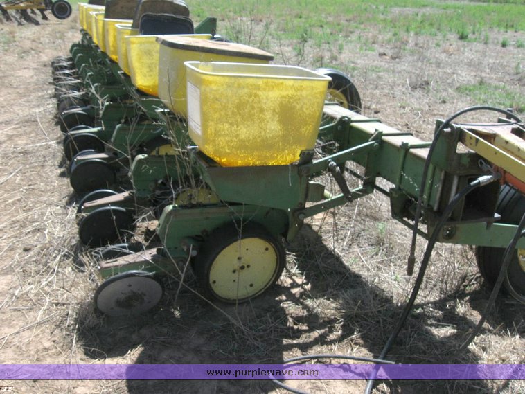 image for item 6534 John Deere 7100 ten row planter