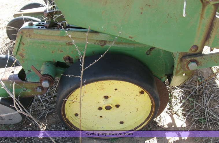 image for item 6534 John Deere 7100 ten row planter