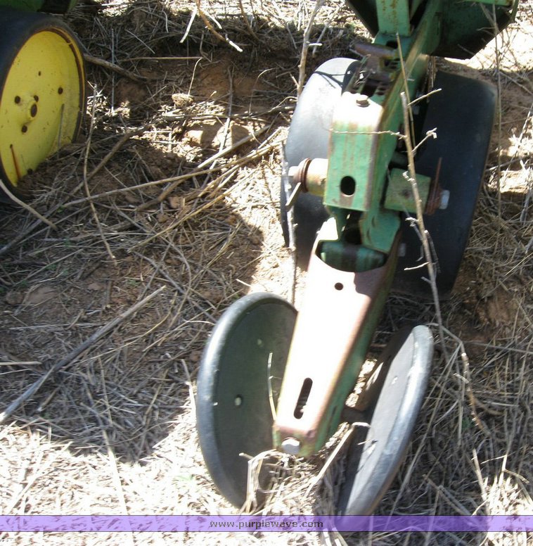 image for item 6534 John Deere 7100 ten row planter