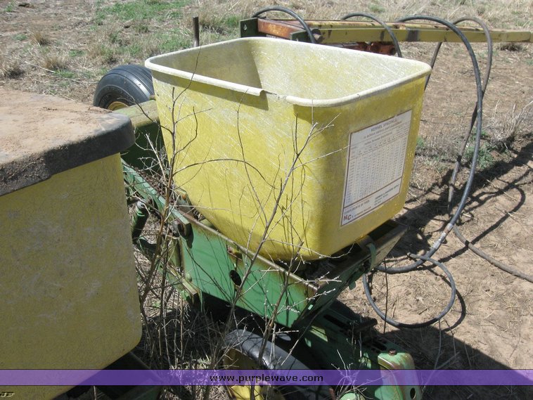 image for item 6534 John Deere 7100 ten row planter