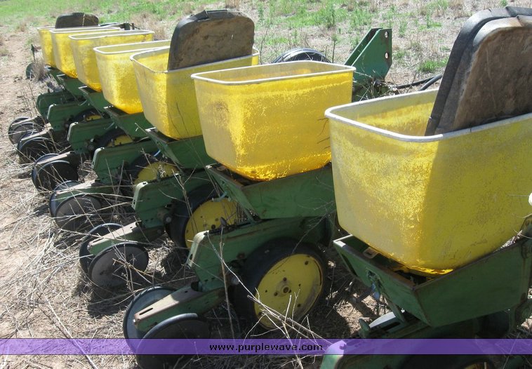 image for item 6534 John Deere 7100 ten row planter