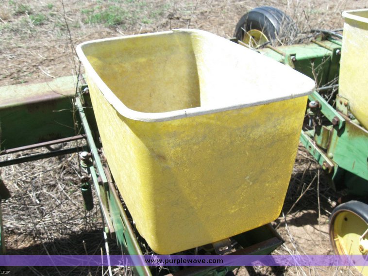 image for item 6534 John Deere 7100 ten row planter