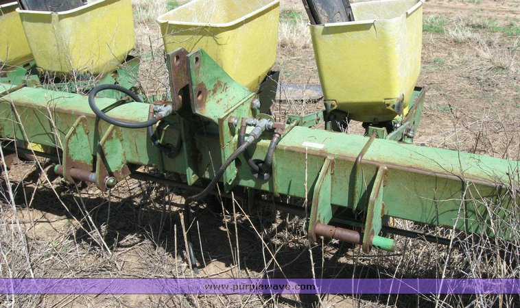 image for item 6534 John Deere 7100 ten row planter