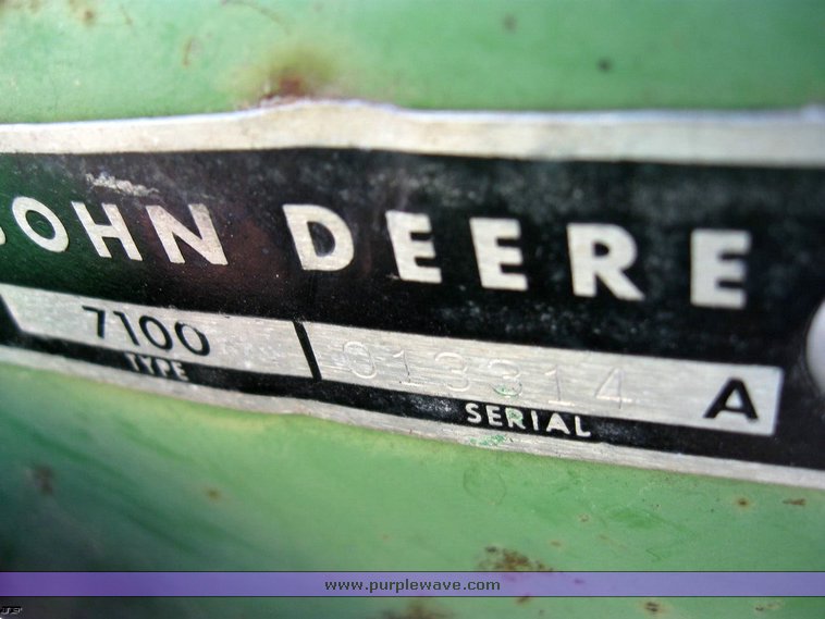 image for item 6534 John Deere 7100 ten row planter