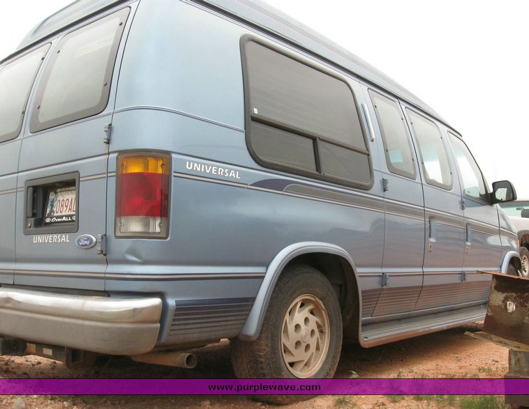 image for item 6631 1992 Ford Econoline E150