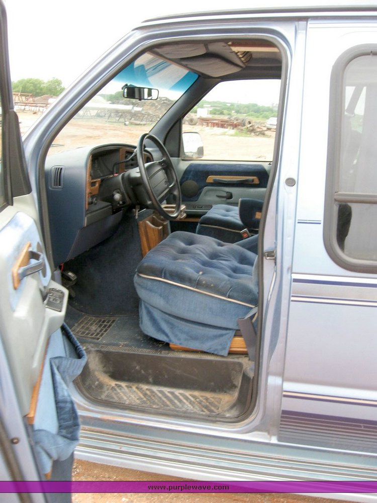 image for item 6631 1992 Ford Econoline E150