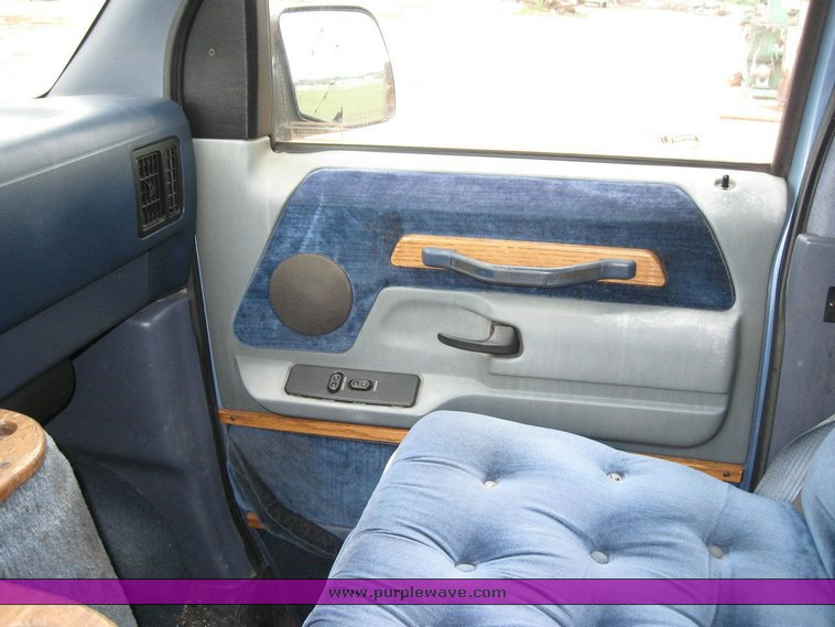 image for item 6631 1992 Ford Econoline E150