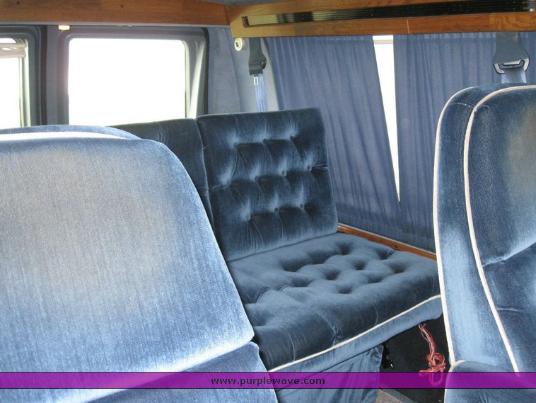 image for item 6631 1992 Ford Econoline E150