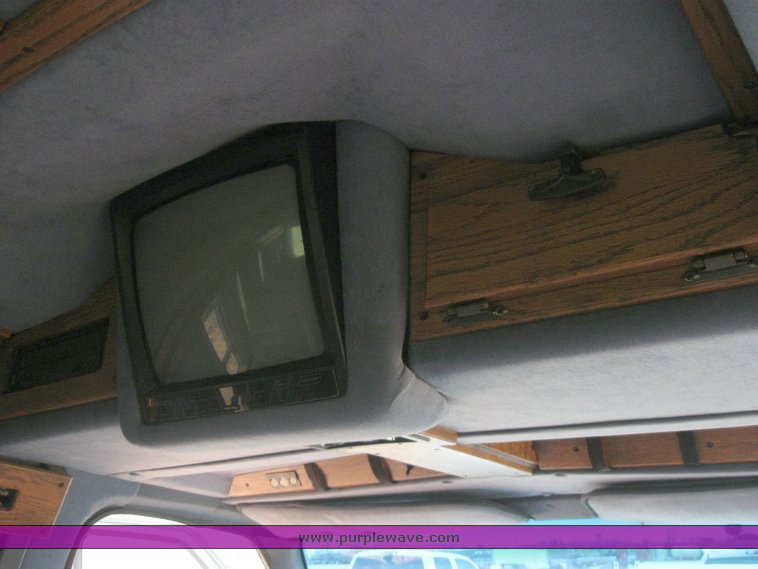 image for item 6631 1992 Ford Econoline E150