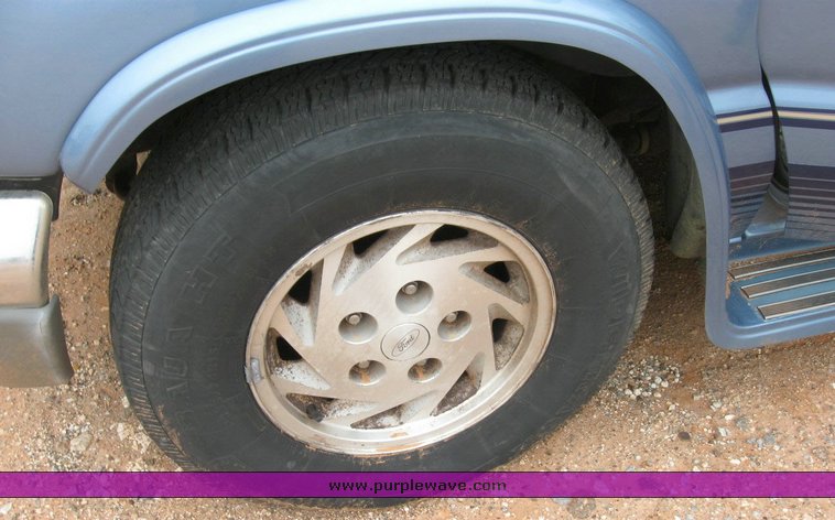 image for item 6631 1992 Ford Econoline E150