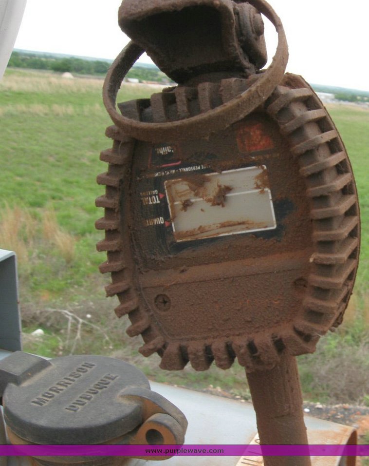 image for item 6633 Bulk oil tank dispenser