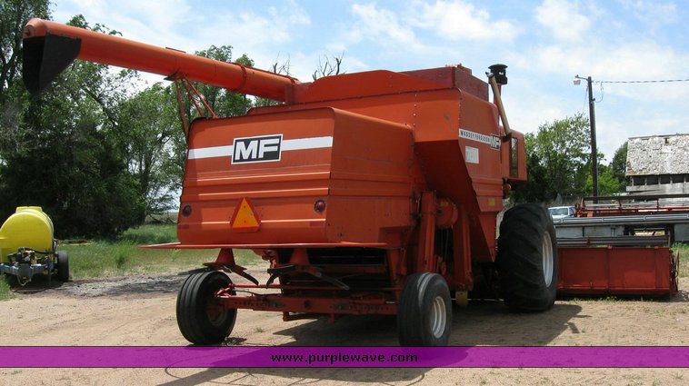image for item 6772 1980 Massey-Ferguson 760 combine with 24' header