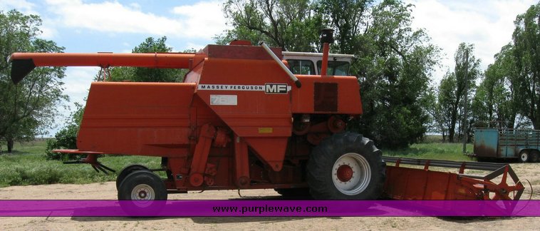 image for item 6772 1980 Massey-Ferguson 760 combine with 24' header
