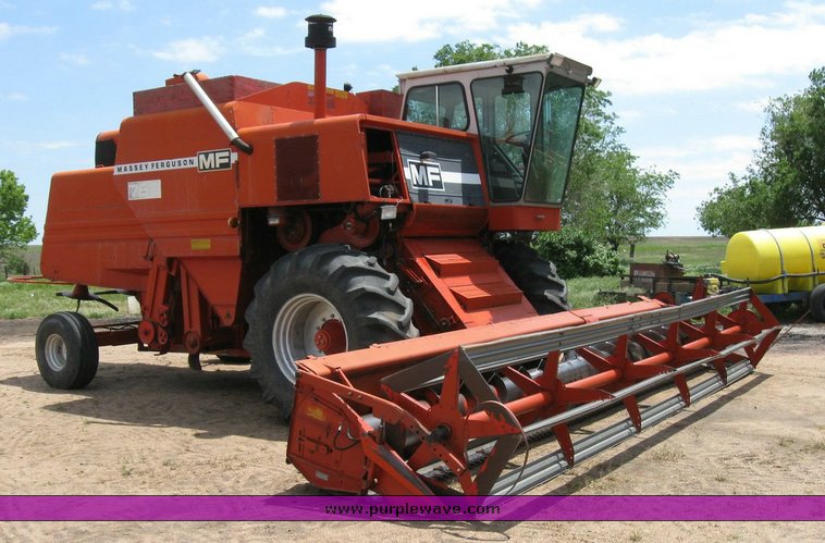 image for item 6772 1980 Massey-Ferguson 760 combine with 24' header