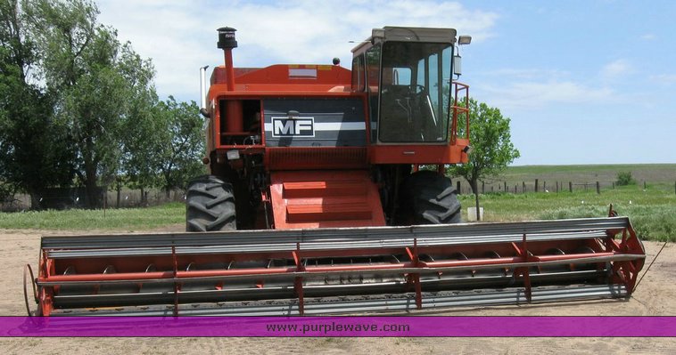 image for item 6772 1980 Massey-Ferguson 760 combine with 24' header