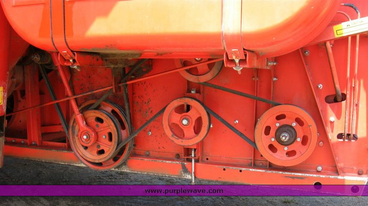 image for item 6772 1980 Massey-Ferguson 760 combine with 24' header