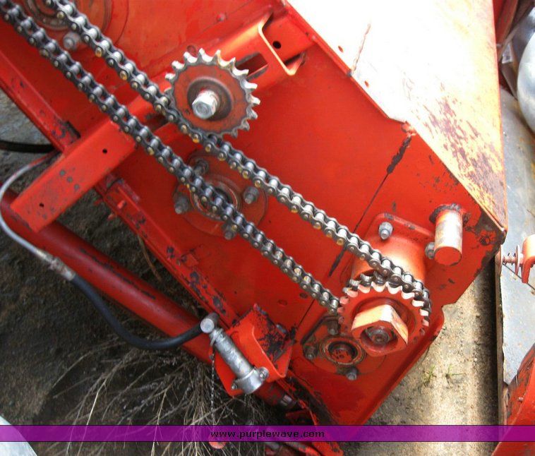 image for item 6772 1980 Massey-Ferguson 760 combine with 24' header