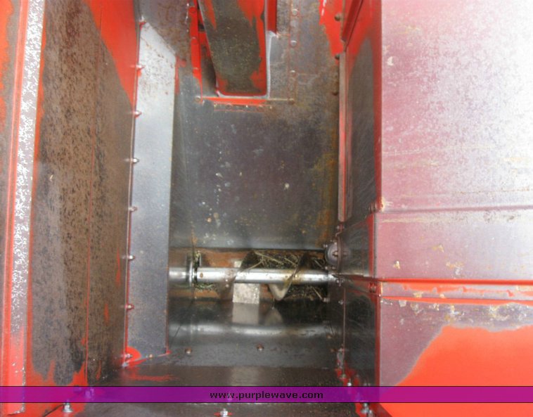 image for item 6772 1980 Massey-Ferguson 760 combine with 24' header