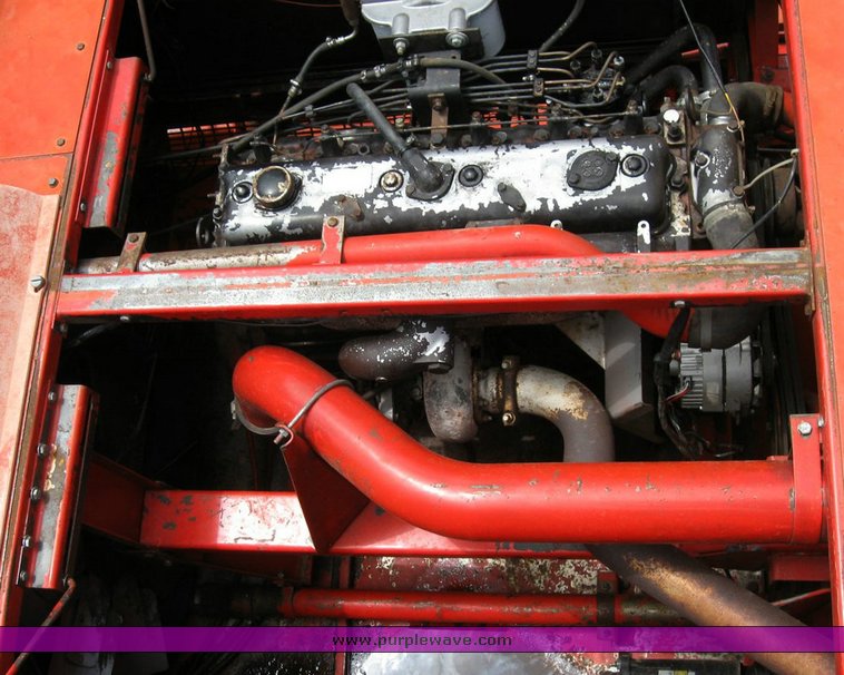 image for item 6772 1980 Massey-Ferguson 760 combine with 24' header