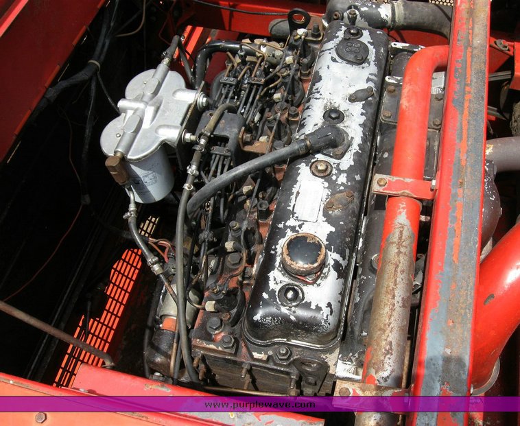 image for item 6772 1980 Massey-Ferguson 760 combine with 24' header